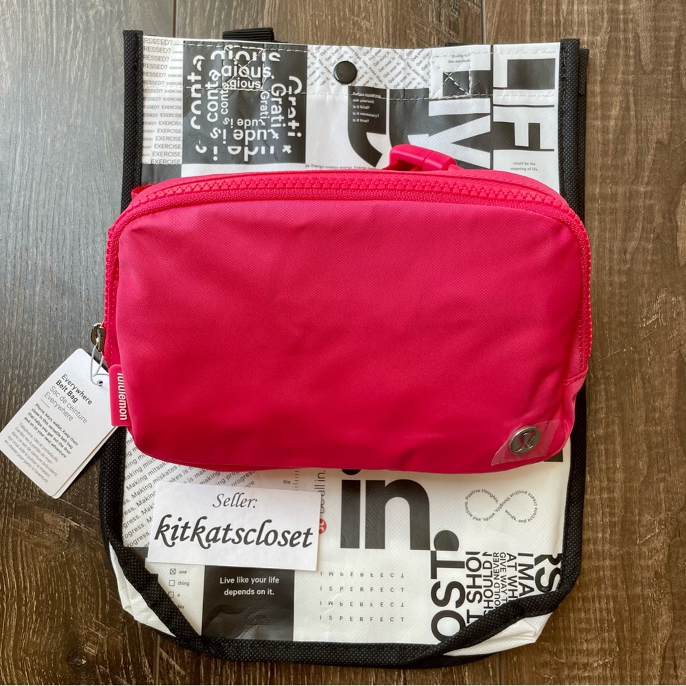 🆕 1L LIP GLOSS - NWT lululemon everywhere belt bag EBB
